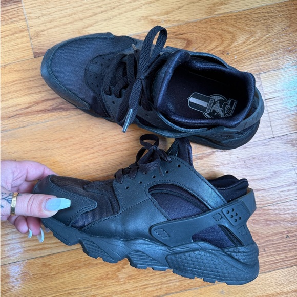 women's triple black huaraches